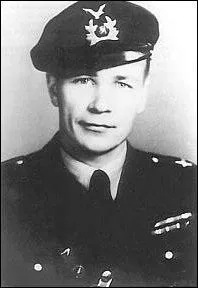 Je suis finlandais et crdit de 94 victoires, je suis le plus grand as de la guerre d'Hiver et de la guerre de Continuation.