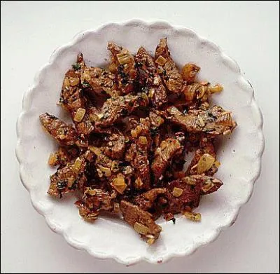 Quel est ce plat paysan aragonais qui a pour base de l'agneau revenu avec du citron, de l'ail et du paprika ?