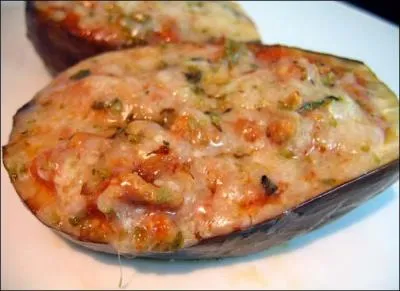 Et les berenjenas rellenas, aubergines farcies de pain, d'oignon, de tomate et de porc vous seront servies :