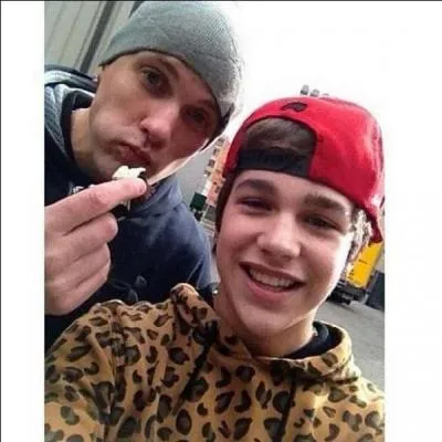 Comment s'appelle le garde d'Austin ?