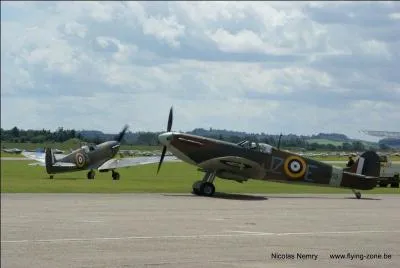 Quel tait l'armement des premiers Spitfire ?