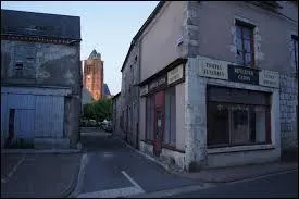 Nous sommes  Janville, une ville centriste situe dans le dpartement ...