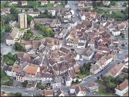 La commune auvergnate de Huriel se situe dans le dpartement ...