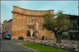 Voici la Porte d'Arles que vous pourrez voir dans la ville d'Istres. D'aprs-vous, dans quelle rgion devez-vous vous rendre ?