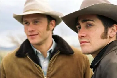 Quel est ce film trs fin de 2006 qui raconte l'histoire de deux cowboys qui vont se trouver une attirance ... amoureuse, puis se marier, mais ne jamais s'oublier ?