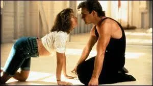 Quel film de 1987 avec Jennifer Grey et Patrick Swayze raconte une histoire d'amour entre un professeur de danse et une trs jeune bourgeoise dans une pension de famille pour gens aiss en 1963 ?