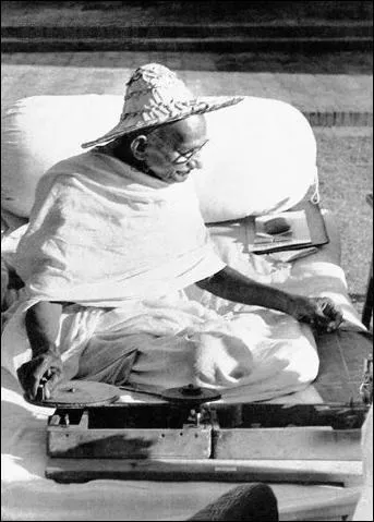 En mai 1848, parat son ouvrage sur la dsobissance civile qui influencera de nombreux acteurs politiques. Quels personnages charismatiques se sont notamment imprgns de sa pense ?