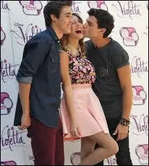 Violetta m'a offert une guitare. Je suis :