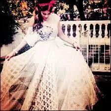 De quelle couleur est le tlphone de Violetta (saison 1) ?