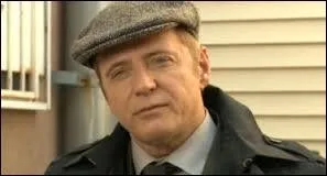 Capitaine de la police de New York, c'est lui qui fait appel  Sherlock pour les enqutes. Qui est-ce ?