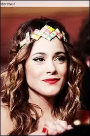 Le journal intime de Violetta est vert.