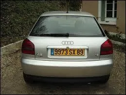 L'immatriculation de cette voiture vous indique que ses occupants viennent de la ville ...