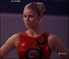 Ses amies sont aussi  l'origine de son courage ! Lors de la saison 3, avec laquelle de ces filles devient-elle la plus proche ?