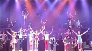 Entre qui et qui Violetta hsite-t-elle ?