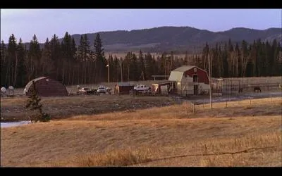 Qu'est-ce qui a aid  la rparation de la grange aprs l'incendie  Heartland ?