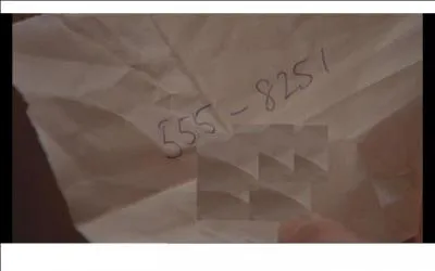  ce moment, Lou tente de joindre quelqu'un grce  ce numro, mais qui ?