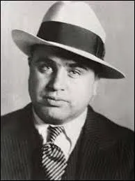 Vous connaissez sans doute Al Capone, LE gangster par excellence ? Pourrions-nous l'accuser de l'assassinat du prsident Kennedy ?