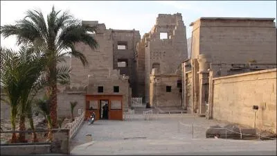 Voici l'entre d'un temple, mais lequel ?