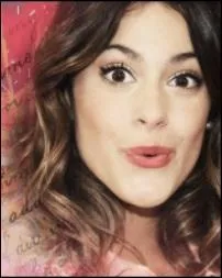 Quel est le nom de famille d'Esmeralda ?