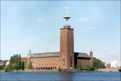 Il s'agit de la mairie de ...