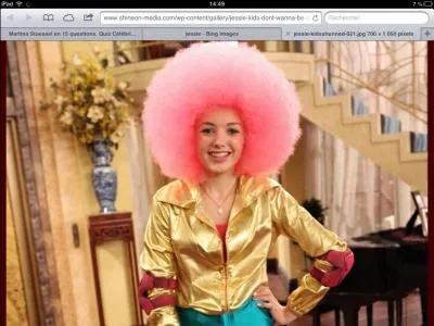 Sur cette photo, en quoi Emma est-elle dguise ?