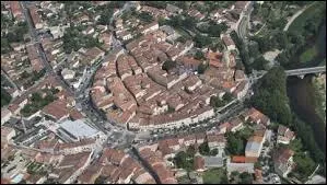 Nous survolons la ville Tarnaise de Labruguire. Nous sommes donc dans le ciel de la rgion ...