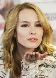 Bridgit Mendler joue dans ?