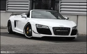 Comment s'appelle cette voiture ?