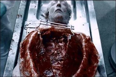 Qu'est-ce que l'on trouve dans l'estomac de Jigsaw dans le quatrime volet ?