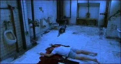 Qui est couch au milieu de la pice avec un pistolet  la main dans  Dcadence 1  ?