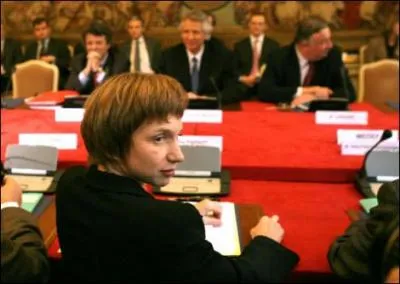 Laurence Parisot prtend ne rien savoir sur la liquidation de l'association AEL. Que signifie ce sigle?