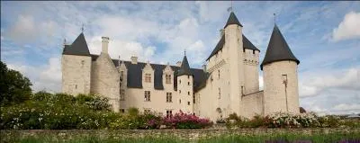Dans quelle commune tourangelle se situe le chteau du Rivau ?