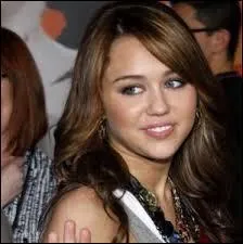 Dans quelle srie y a-t-il une fille qui met une perruque et devient la plus grande star du monde ?