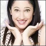 Dans la vraie vie, Lodovica Comello met-elle des lunettes de vue ?