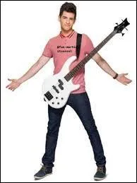 De combien d'instruments sait jouer Andrs ?