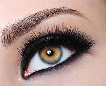 Il ne faut pas mettre deux mascaras en mme temps.