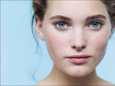 Le recourbe-cils sert  maintenir le mascara.