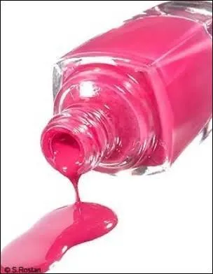 Le top coat se met sur un vernis.