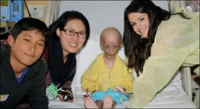 Elle est ambassadrice d'une association, laquelle ?