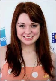 Quelle est la date de naissance de Jennifer Stone ?