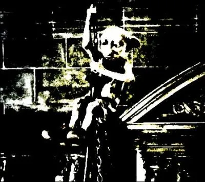 Dans le manoir des Malefoy, comment Dobby parvient-il  retourner la situation alors qu'Hermione est sur le point de se faire trancher la gorge (dans le film) ?