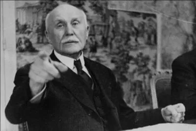 Mi-aot, Ptain prononce un discours et annonce de nouvelles rgles, parmi ces propositions, il y a un   INTRUS  ,  vous de le trouver !