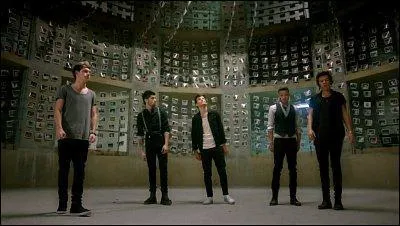 Dans lequel de leurs clips sont-ils entours de photos de leurs souvenirs ?