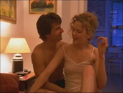 Dernier film de Stanley Kubrick relatant l'existence apparemment paisible d'une famille jusqu'au jour o la femme avouera  son mari avoir eu le dsir de le tromper sans toutefois passer  l'acte. On plonge ds lors dans les tourments psychologiques et amoureux du couple. En lien : Valse n2 de Dimitri Chostakovitch.