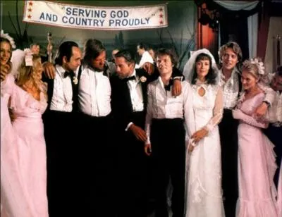 Film de Michael Cimino relatant l'amiti de trois ouvriers partis combattre au Vietnam et des impacts psychologiques que chacun subira. En lien : Cavatina de Stanley Myers.