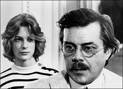 Film de Luchino Visconti dans lequel un compositeur vieillissant vient chercher  Venise des sources d'inspiration lui permettant de s'panouir professionnellement. Pendant son sjour, il croise le regard d'un adolescent qui le trouble jusqu' la fascination. En lien : Symphonie n5 en ut dise mineur de Gustave Mahler.