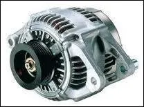 A pour but de fournir de l'nergie lectrique au moteur ainsi qu'aux accessoires tels que les clairages, le chauffage, la climatisation, etc. il est galement indispensable pour permettre  la batterie d'enclencher le dmarrage du vhicule. Lorsque la voiture roule, il fabrique de l'lectricit grce  sa bobine, et recharge simultanment la batterie.