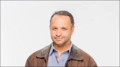 Qui est cet adulte, chef d'entreprise un peu bête ?