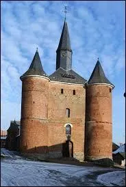 L'�glise fortifi�e de Plomion est typique des �glises :