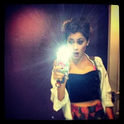 Poste-t-elle des photos ?